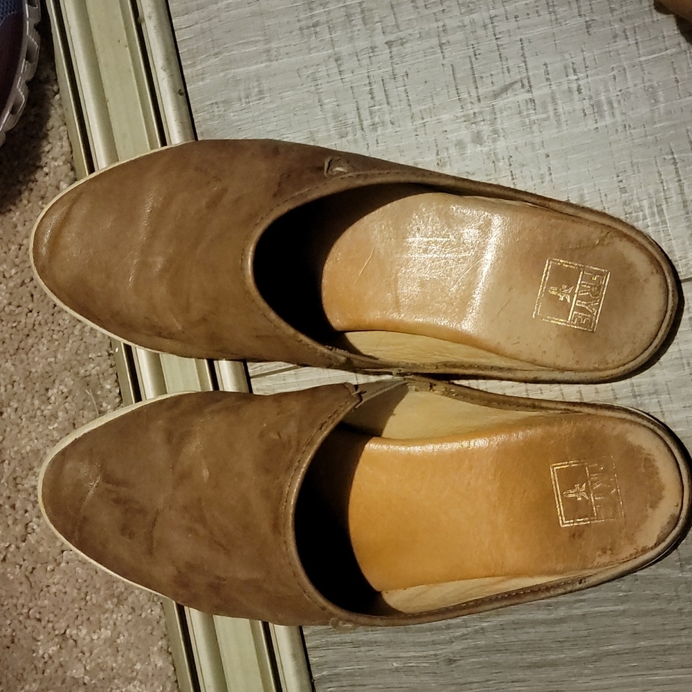 Frye flats
